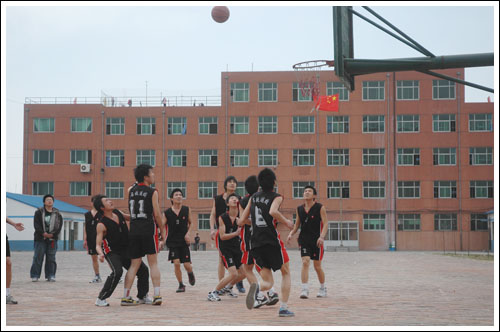 石家庄铁路技工学校篮球比赛 石家庄铁路学校丰富多彩的课外活动 学校图片 第13张