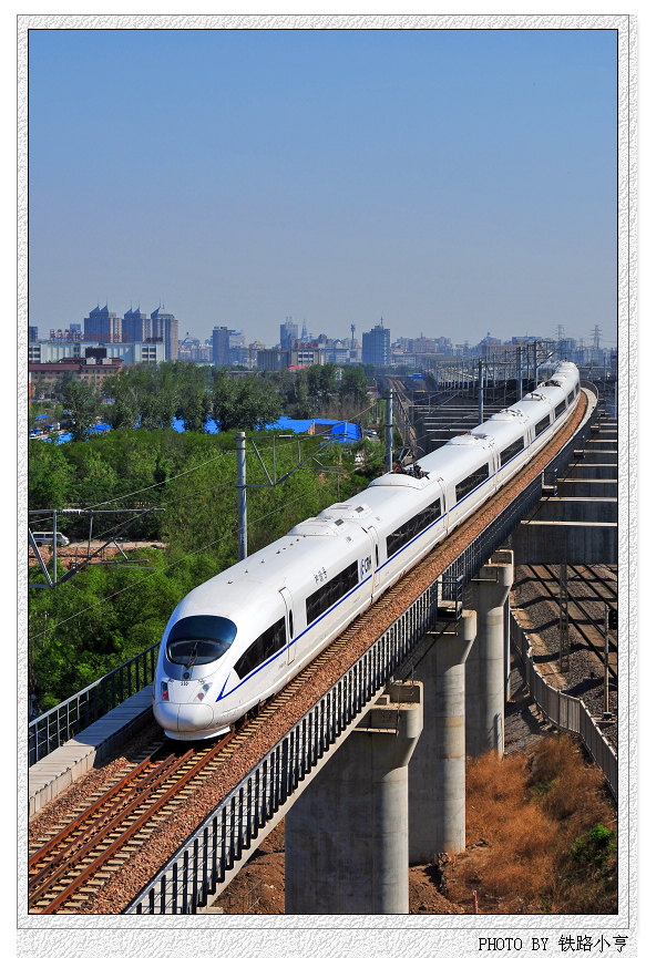 CRH380BL动车组驶向北京南站 京沪高铁CRH380A动车组图片 学校图片 第2张